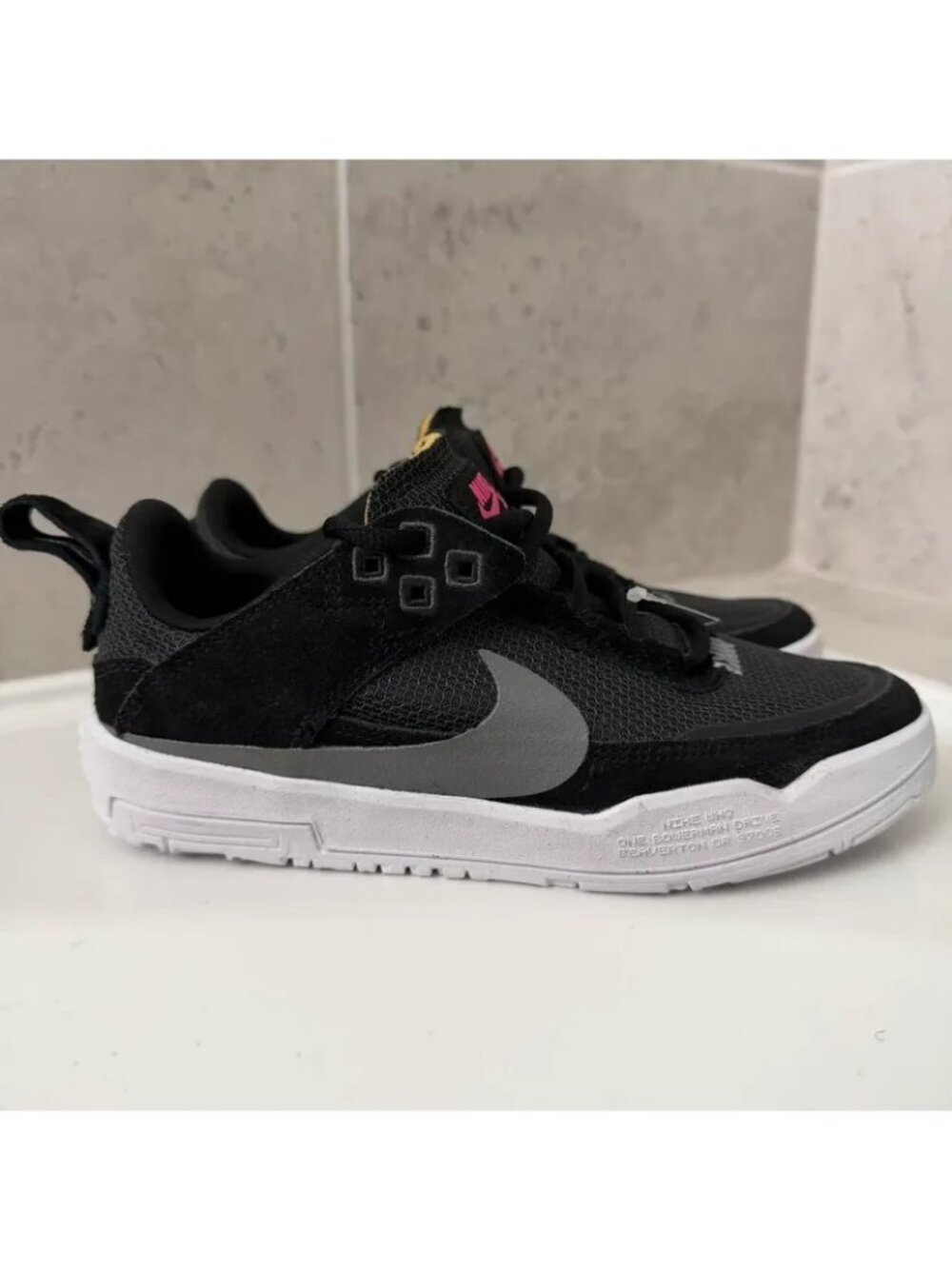 Nike SB Skate Shoes Size 2 Youth